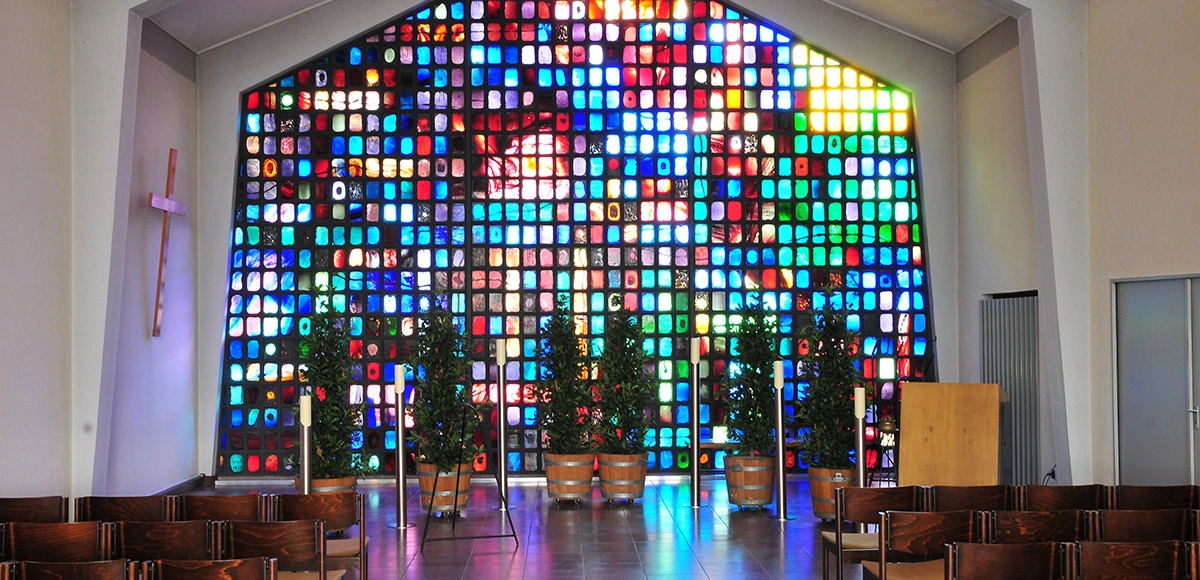 Bild der Innenansicht der Trauerhallen des Friedhofs: Wallstadt